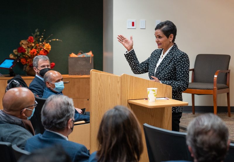 Pamplin alumna Anisya Fritz appearing in the Wells Fargo Distinguished Speaker Series.