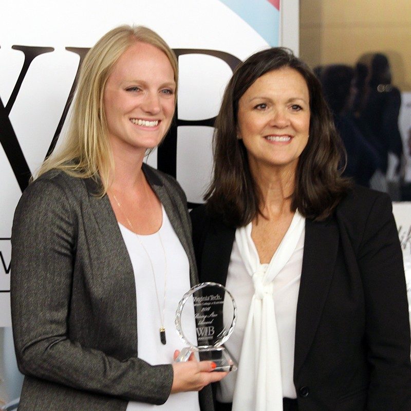 Kristy Laughlin accepts the 2016 Rising Star award 
